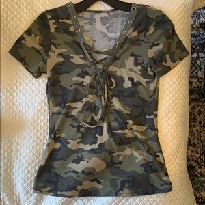 Camp shirt with ties in front